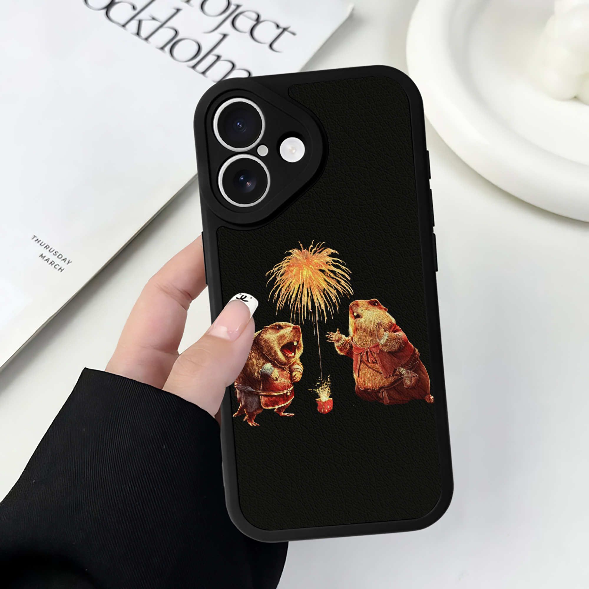 （画像用） Ne Zha 2 ナタ 魔童の大暴れ 【iPhone 16シリーズ対応】シリコンスマホケース（レザー調） 材質：シリコン